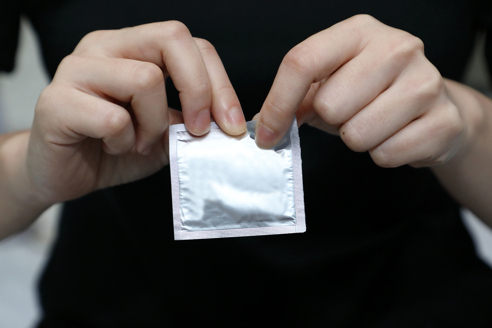 Preservativo é o único método eficaz para a prevenção de ISTs - Foto: Shutterstock