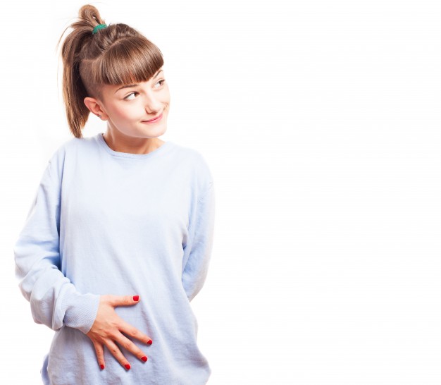 Dor pélvica entre as menstruações é um dos sintomas relacionados a endometriose - Foto: Freepik